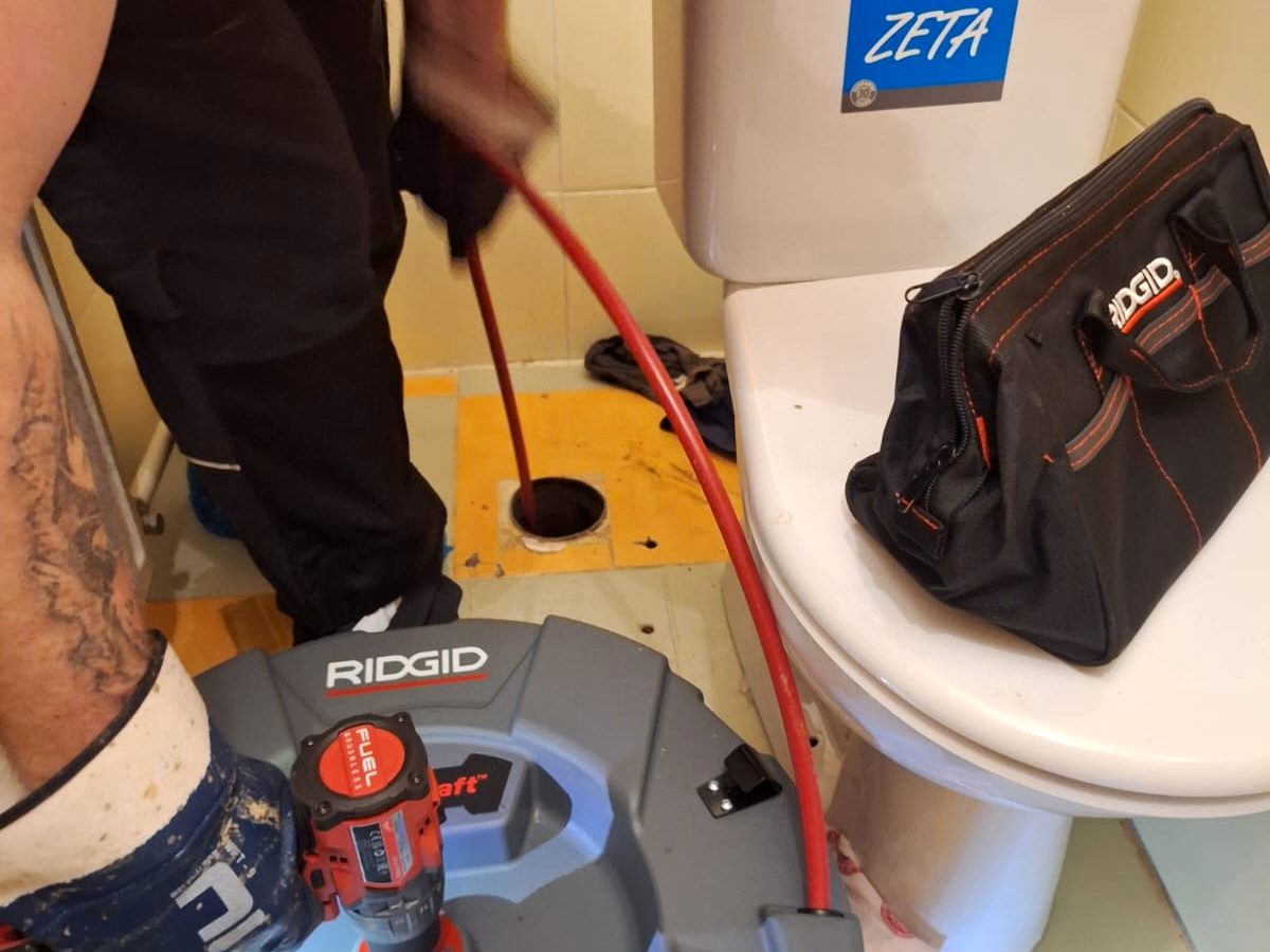 Čistenie odpadov a krtkovanie strojom RIDGID K9-204